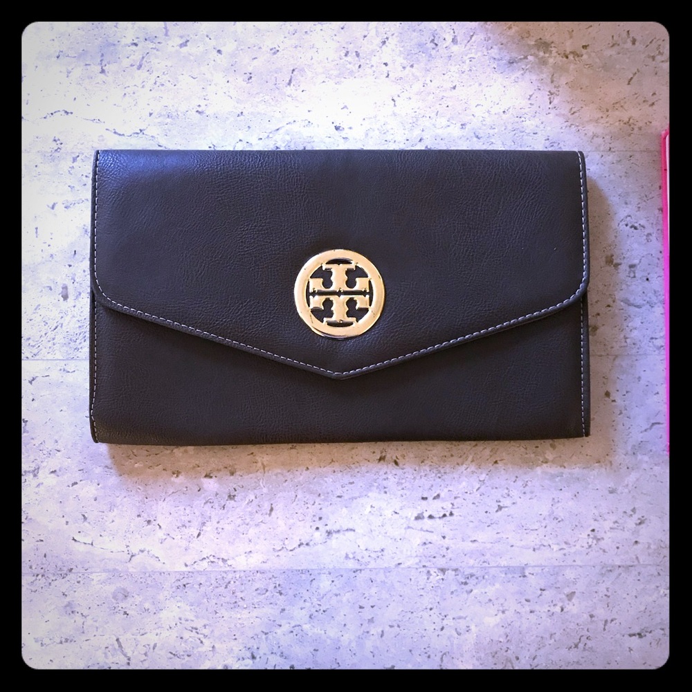 Oversized clutch